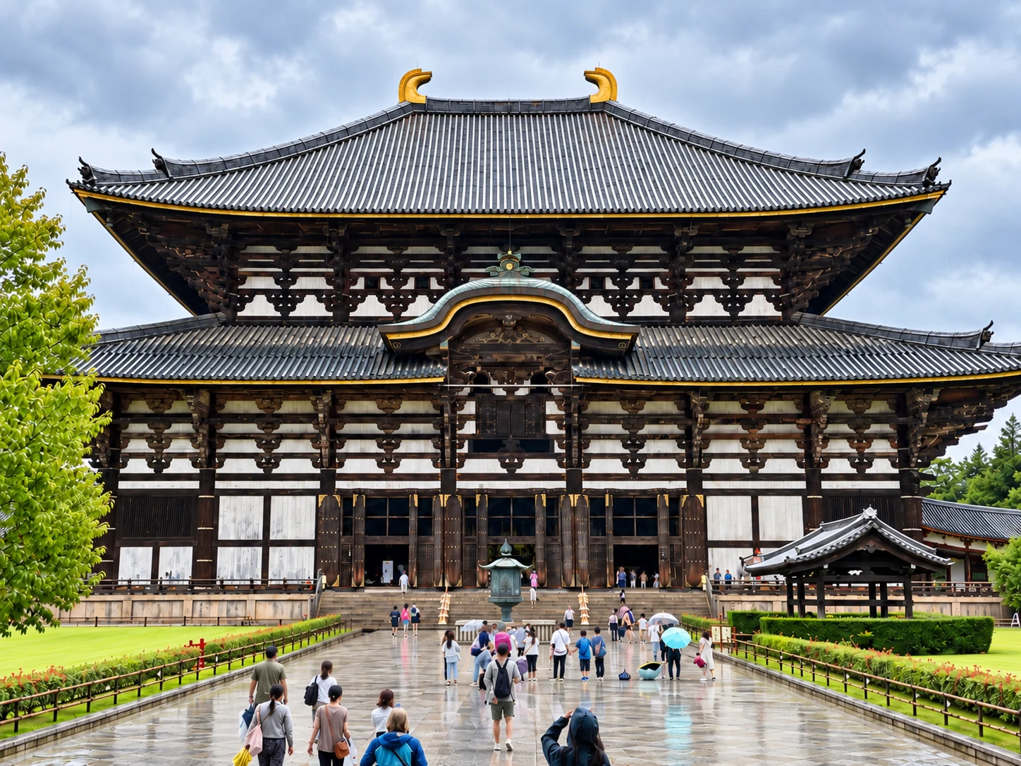 雨上がりの東大寺大仏殿を正面から見た景観